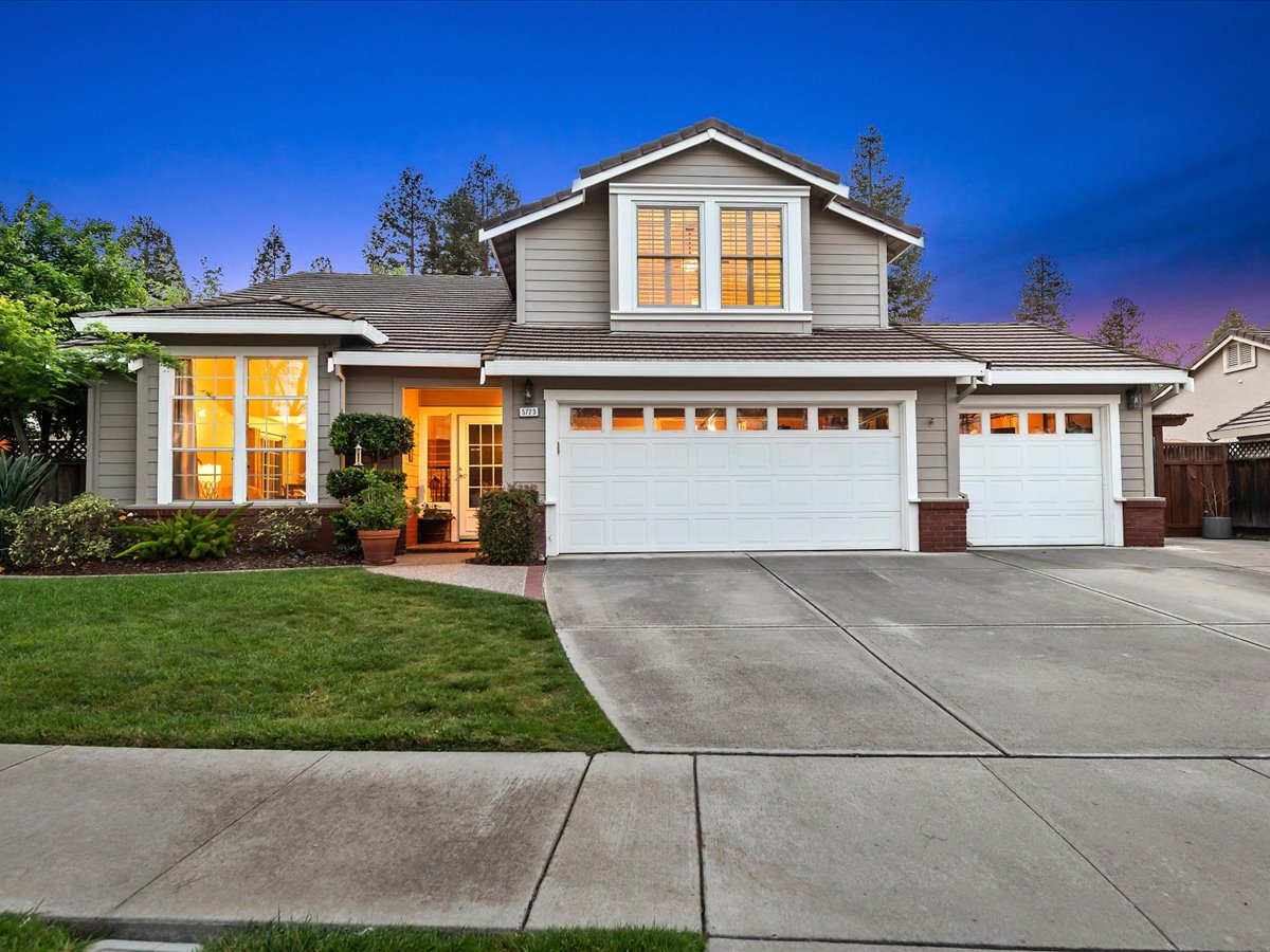 5723 Felicia Ave 03 Twilight Front