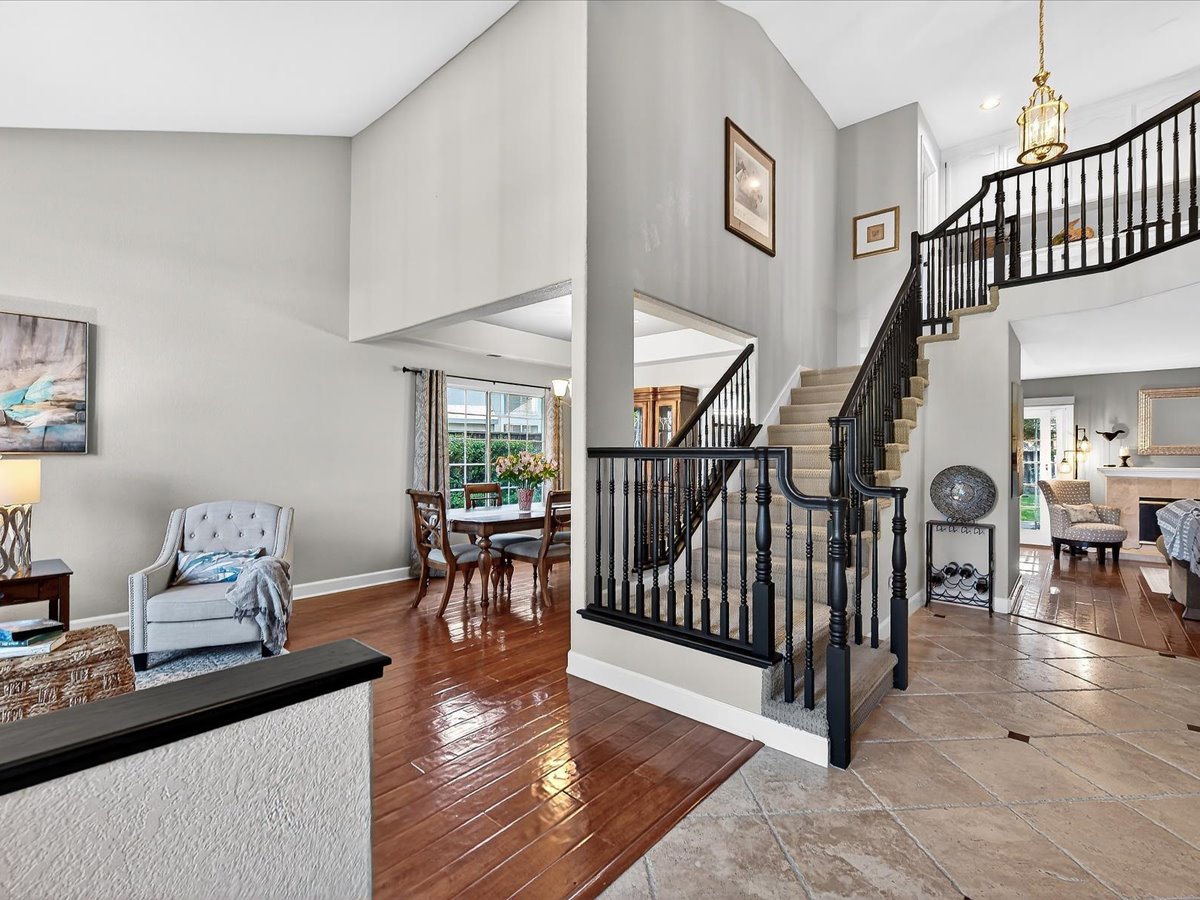 5723 Felicia Ave 05 Living Dining and Foyer